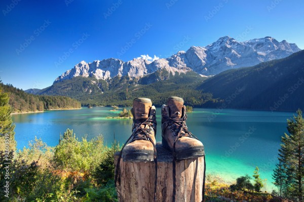 Wunschmotiv: Wanderschuhe am Eibsee #92603519