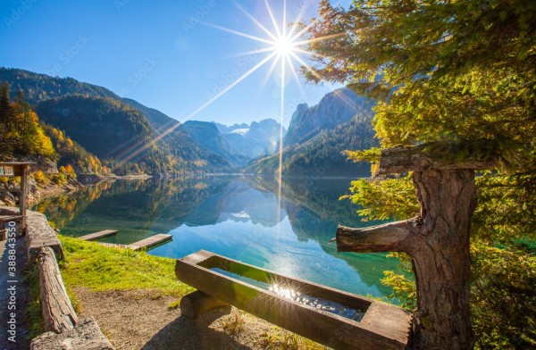 Wunschmotiv: Der vordere Gosausee im Herbstfenster #388843550